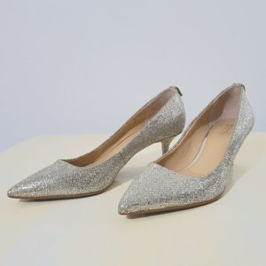 Michael Kors Dorothy Flex Leather Pump Womans Size 6MSilver Heels EUC